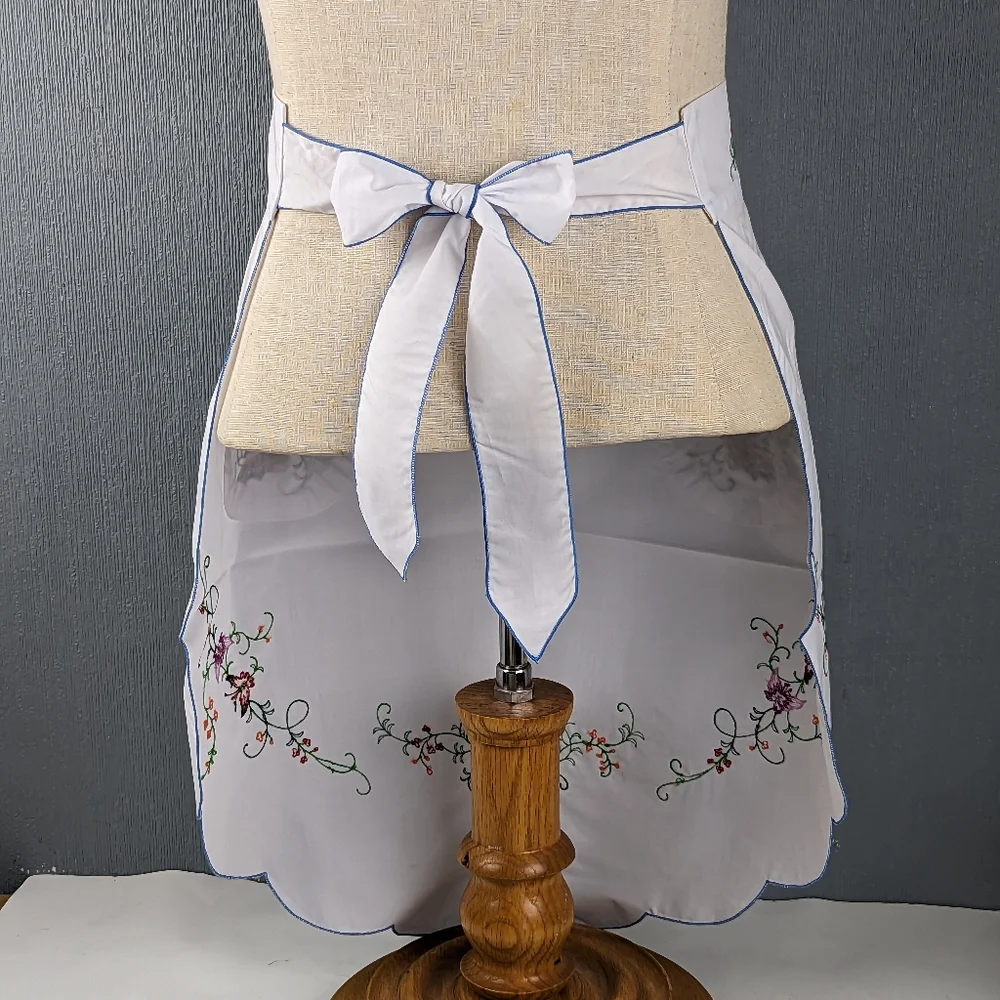 Butterfly Embroidered Cotton Linen Half Apron White Butterflies - Picture 3 of 6